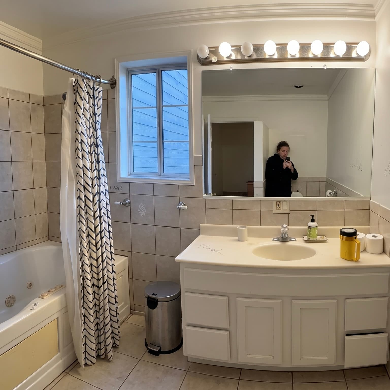 Inner Richmond Haloarc with tub bathroom before renovation